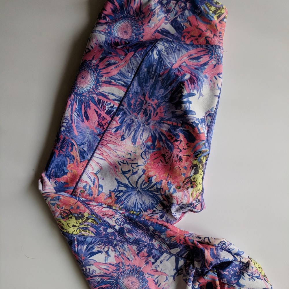 CALIA by Carrie Underwood Crop Leggings